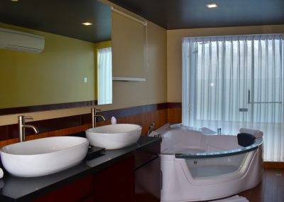 Doulos Phos, Cabins, Master Mariner (6)